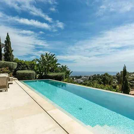 Luxury Pal With 5 Bedrooms Villa *