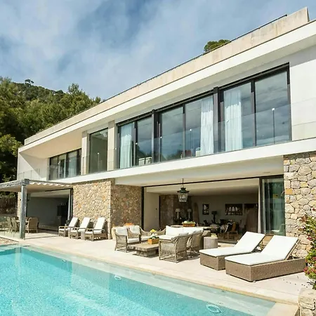 Luxury Pal With 5 Bedrooms